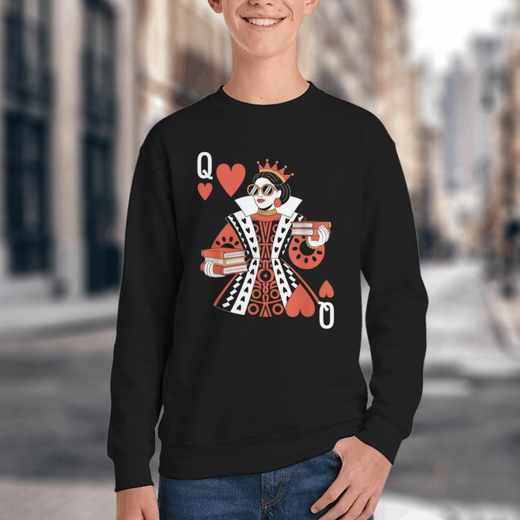 Modern Queen Of Hearts Book Lover Reading Novels Romantasy Youth Crewneck Sweatshirt