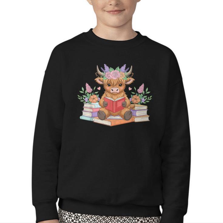 Cute Baby Highland Cow Reading Book Lover Toddler Youth Crewneck Sweatshirt