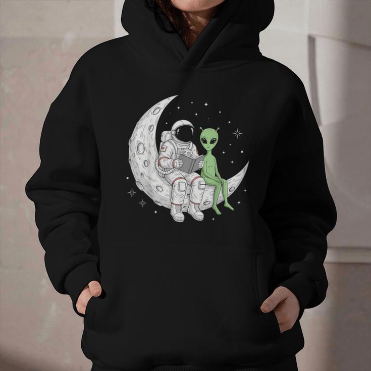 Astronaut Reading Book To Alien Moon Space Book Lover Men Graphic Youth Hoodie
