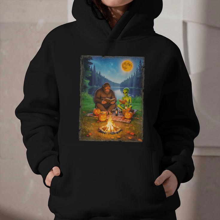 Bigfoot And Alien Reading Books Campfire Halloween Graphic Youth Hoodie Bigfoot And Alien Reading Books Campfire Halloween Graphic Youth Hoodie