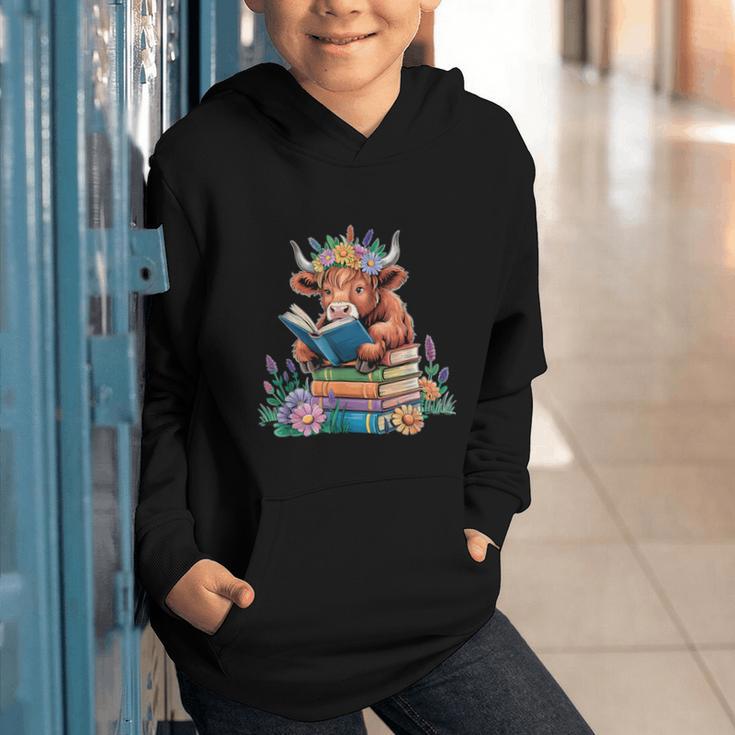 Cute Highland Cow Reading Book Baby Cow Bookworm Graphic Youth Hoodie
