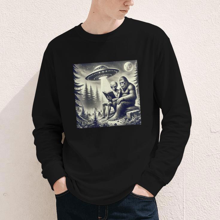 Bigfoot With Alien Reading A Book Bigfoot And UFO Youth Long Sleeve Tee