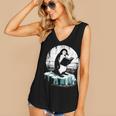 Penguin Reading A Book Vintage Graphic Bookworm Lover Women's V-Neck Tank Top