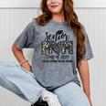 Senior Mom Class Of 2025 Senior Mama 2025 Leopard Graduation Mineral Wash Tshirts Mineral Gray