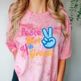 Last Day Of School Peace Out Grade 4 Graduation Kids Comfort Color Blast T-Shirt Clay