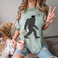 Bigfoot Graduate Shirt Cute Sasquatch Graduation Comfort Color Blast T-Shirt Fern