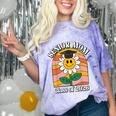 Senior Mom Class Of 2026 Daisy Flower Retro Graduation Comfort Color Blast T-Shirt Amethyst