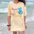 Last Day Of School Peace Out Grade 4 Graduation Kids Comfort Color Blast T-Shirt Citrine