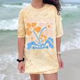 Senior 2026 Retro Groovy Flowers Graduation Comfort Color Blast T-Shirt Citrine