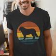 Golden Mountain Vintage Retro Mum Dad Dog Men Women Kids Men's V-Neck T-Shirt