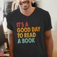It's A Good Day To Read A Book Retro Vintage Teacher Men's V-Neck T-Shirt