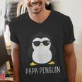 Penguin Papa Father's & Cute Dad Men's V-Neck T-Shirt