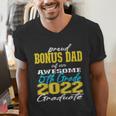 Proud Bonus Dad Of 5th Grade Graduate 2022 Family Graduation Men's V-Neck T-Shirt
