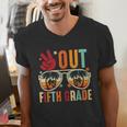 Vintage Peace Out 5th Grade Graduation Last Day Of School Men's V-Neck T-Shirt
