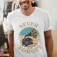 Retro Grammophone Never Forget Nostalgia Vintage Men's V-Neck T-Shirt