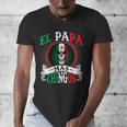 El Papa Mas Chingon Mexican Dad Husband Regalo Flag Men's V-Neck T-Shirt