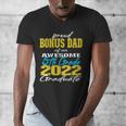 Proud Bonus Dad Of 5th Grade Graduate 2022 Family Graduation Men's V-Neck T-Shirt