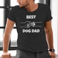 Best Dog Dad Fathers Day Best Dad Fist Bump Dog's Paw Men's V-Neck T-Shirt
