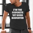I'M THE FAVORITE 1ST BORN DAUGHTER Mom Dad First Child Men's V-Neck T-Shirt