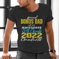 Proud Bonus Dad Of 5th Grade Graduate 2022 Family Graduation Men's V-Neck T-Shirt