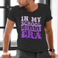 In My School Librarian Era Groovy Back To School Book Lover Men's V-Neck T-Shirt