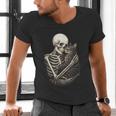 Skeleton Hugging Cat Halloween Cat Lover Cat Mom Dad Men's V-Neck T-Shirt