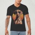 Cool Retro Vizsla Dog Mom Dad Vintage Pet Lovers Men's V-Neck T-Shirt