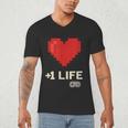 Retro Gamer 1 Life Pixel Heart – 8-Bit Gaming Nostalgia Men's V-Neck T-Shirt