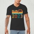 Senior 2023 Retro Class Of 2023 Seniors Graduation 23 Men's V-Neck T-Shirt