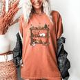 Christmas Cats Bookshelf Gingerbread Women's Comfort Colors T-Shirt Yam