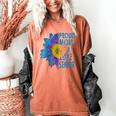Proud Mom Of a 2022 Senior Shirt Graduation 2022 Women's Women's Comfort Colors T-Shirt Yam