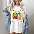 Cute Ghost Reading Book Retro Halloween Librarian Women's Comfort Colors T-Shirt Ivory
