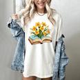 Daffodils Flowers Book Floral Women's Comfort Colors T-Shirt Ivory