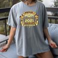 Proud Mom Graduation Of 8th Grade Graduate Women's Comfort Colors T-Shirt Gray
