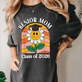Senior Mom Class Of 2026 Daisy Flower Retro Graduation Women's Comfort Colors T-Shirt Pepper