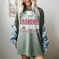 Proud Grandma Of 2025 College Graduate Family Graduation Women's Comfort Colors T-Shirt Berry