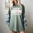 Senior Mom Class Of 2026 Baseball Mom Graduation Women's Comfort Colors T-Shirt Berry