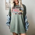 Senior Mom Class Of 2027 Cute Cat Graduation Pink Bows Girls Women's Comfort Colors T-Shirt Berry