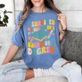 i Survived My Daughter's Bachelors Degree Groovy Graduation Women's Comfort Colors T-Shirt Blue Jean