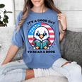 A Good Day To Read a Book Reading Eagle With American Flag Women's Comfort Colors T-Shirt Chalky Mint