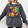 2025 Last Day Of School Autograph Kindergarten Graduation Comfort Colors Sweatshirt Pepper