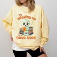 Cute Halloween Teacher Librarian Mummy Reading Books Comfort Colors Sweatshirt Blue Spruce