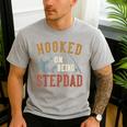 Hooked On Being Stepdad Father's Day Fishing Stepdad Men's Casual T-Shirt Sport Grey
