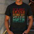 Retro Fathers Day Not Easy Being My Wifes Stud Muffin Dad Men's Casual T-Shirt Dark Grey