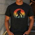Retro Vintage Bigfoot Dad Fathers Day Father Son Matching Men's Casual T-Shirt Dark Grey