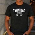 Twin Dad Est 2025 Father Of Twins New Daddy Father's Day Men's Casual T-Shirt Dark Grey
