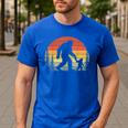 Retro Vintage Bigfoot Dad Fathers Day Father Son Matching Men's Casual T-Shirt Royal Blue