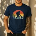 Retro Vintage Bigfoot Dad Fathers Day Father Son Matching Men's Casual T-Shirt Navy