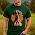 Cool Retro Vizsla Dog Mom Dad Vintage Pet Lovers Men's Casual T-Shirt Forest