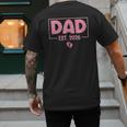 Dad Est 2026 Logo Daddy 2026 Soon To Be New Father 2026 Men's Back Print T-Shirt Dad Est 2026 Logo Daddy 2026 Soon To Be New Father 2026 Men's Back Print T-Shirt
